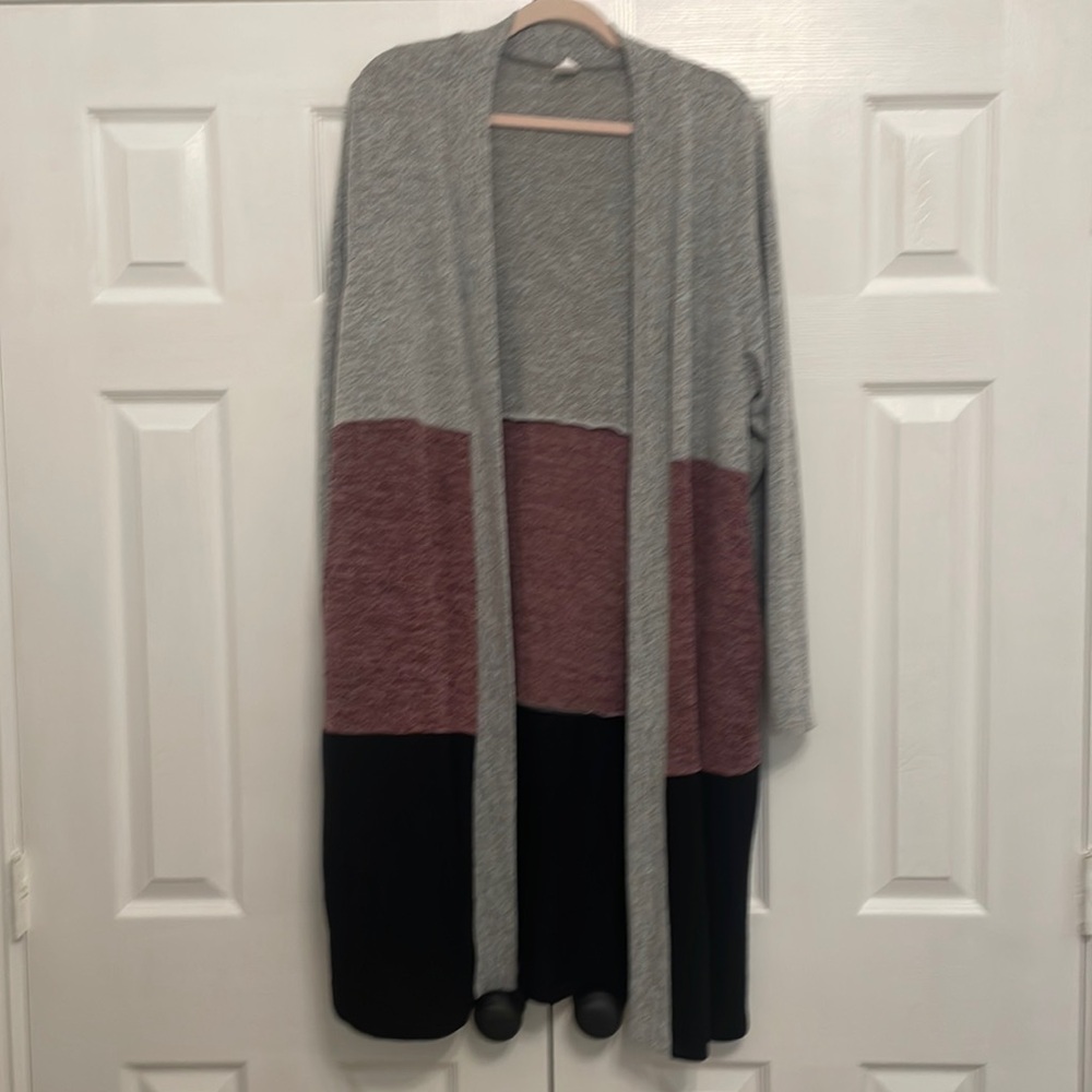 Women’s Long Color Block Cardigan with Pockets. Super soft material.